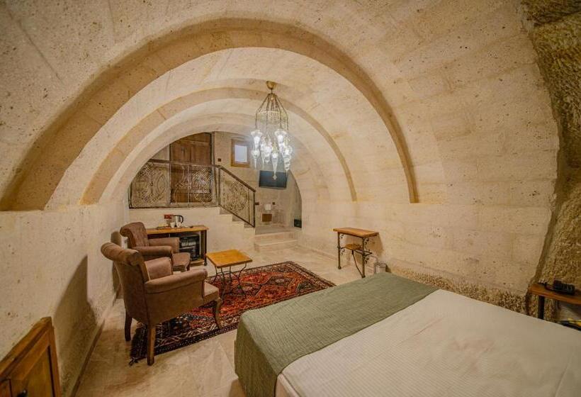 سوییت سوپریور, Ares Cave Suites