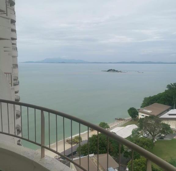 סטודיו סטנדרטי נוף לים, Paradise By The Sea In Penang By Veron At Rainbow Paradise