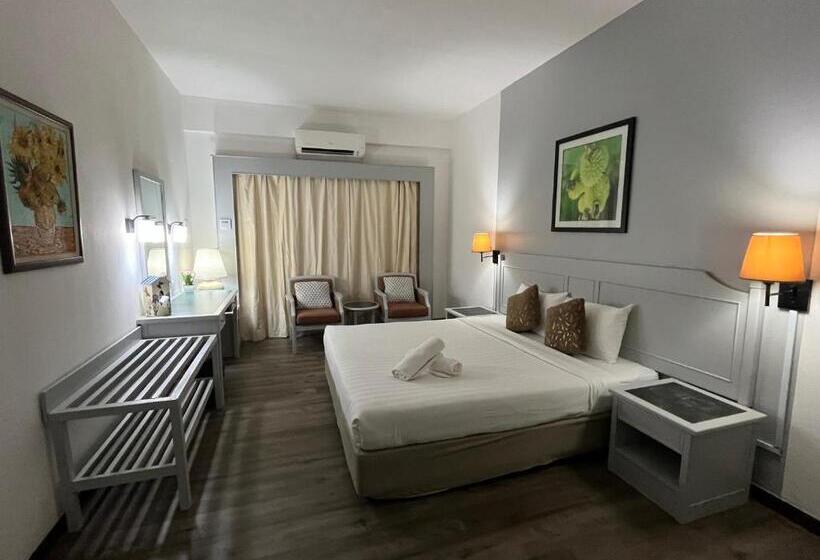 キングサイズベッドのデラックススイート, Paradise By The Sea In Penang By Veron At Rainbow Paradise