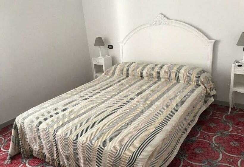 Номер Стандарт с Балконом, R&d Rest And Dream Capri