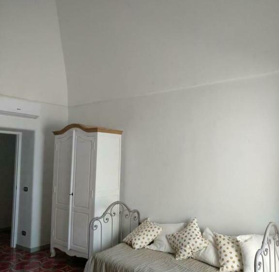 Трехместный Номер Стандарт с Балконом, R&d Rest And Dream Capri