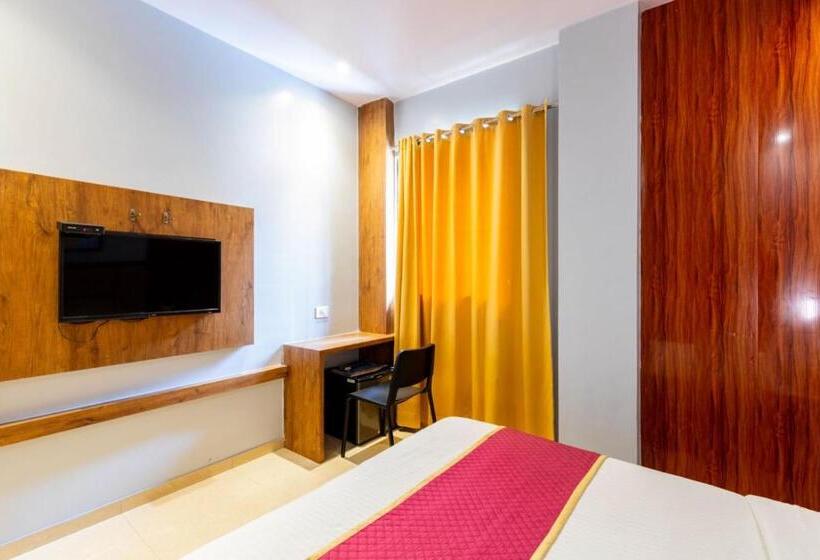 스탠다드 룸, Lotus Grand Hotel Mumbai