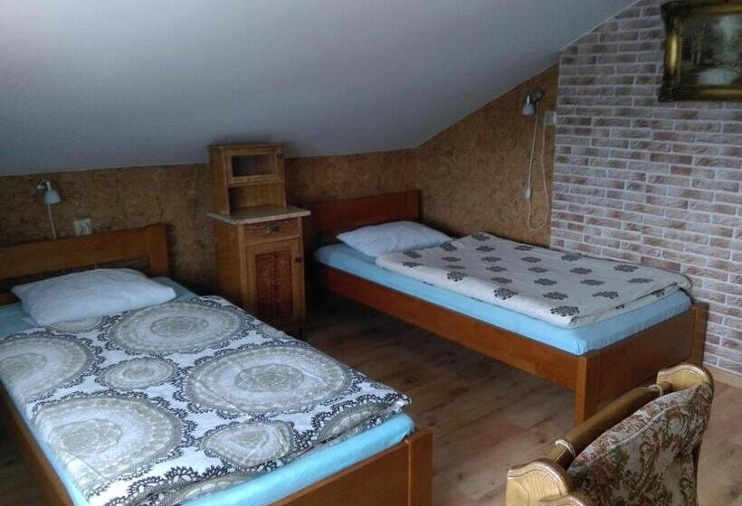 带共用浴室的标准房间, Agrowczasy