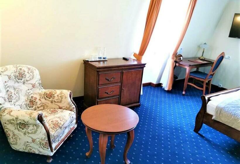 غرفة قياسية, Pałac Godętowo