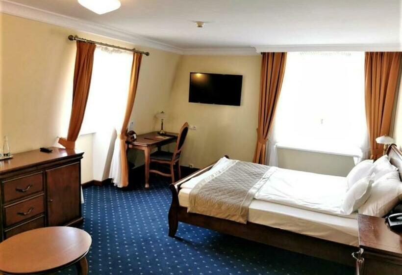 غرفة قياسية, Pałac Godętowo