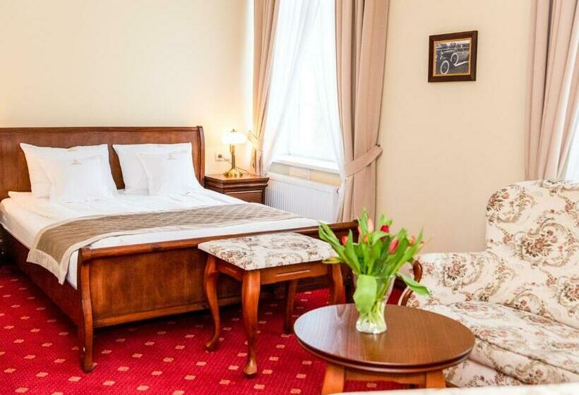 غرفة قياسية, Pałac Godętowo