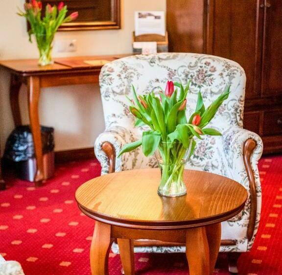 غرفة قياسية, Pałac Godętowo