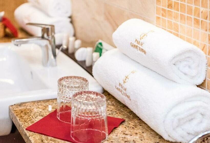 غرفة قياسية, Pałac Godętowo