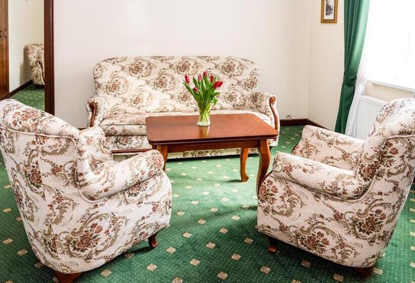 جناح سوبيريور, Pałac Godętowo