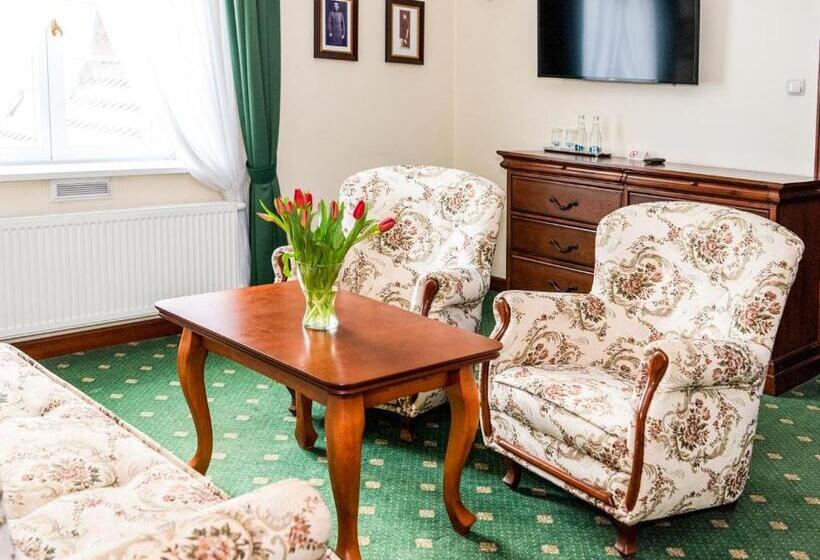 جناح سوبيريور, Pałac Godętowo