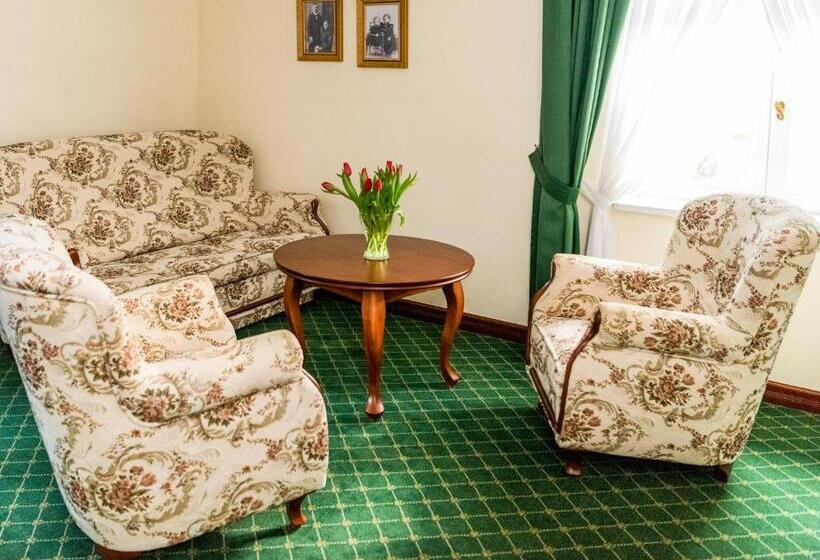 جناح سوبيريور, Pałac Godętowo