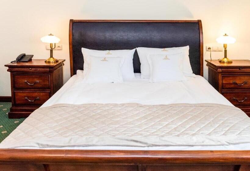 جناح سوبيريور, Pałac Godętowo