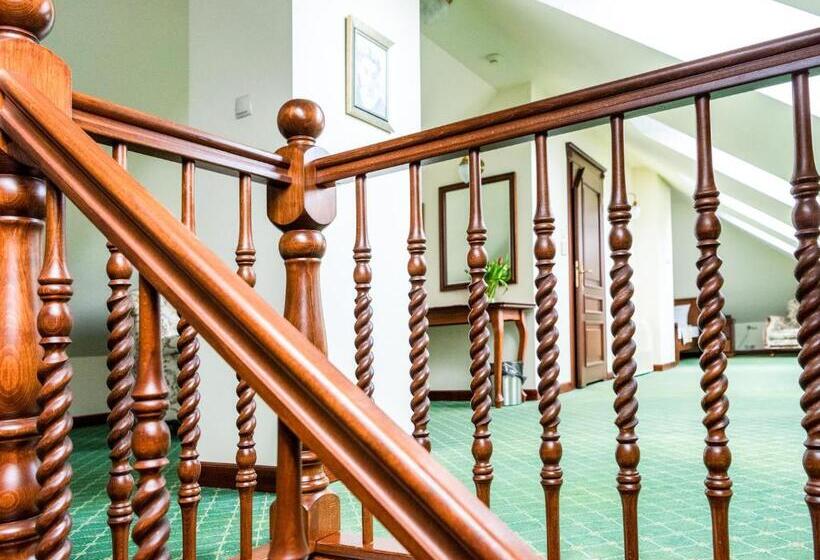 إستوديو سوبيريور, Pałac Godętowo