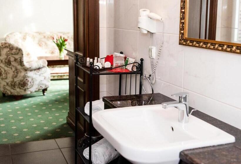 إستوديو سوبيريور, Pałac Godętowo