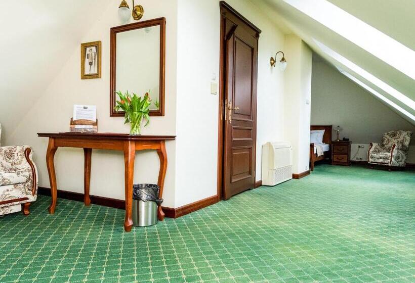 إستوديو سوبيريور, Pałac Godętowo