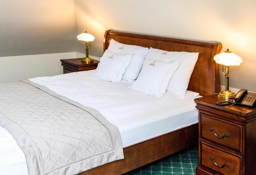 إستوديو سوبيريور, Pałac Godętowo