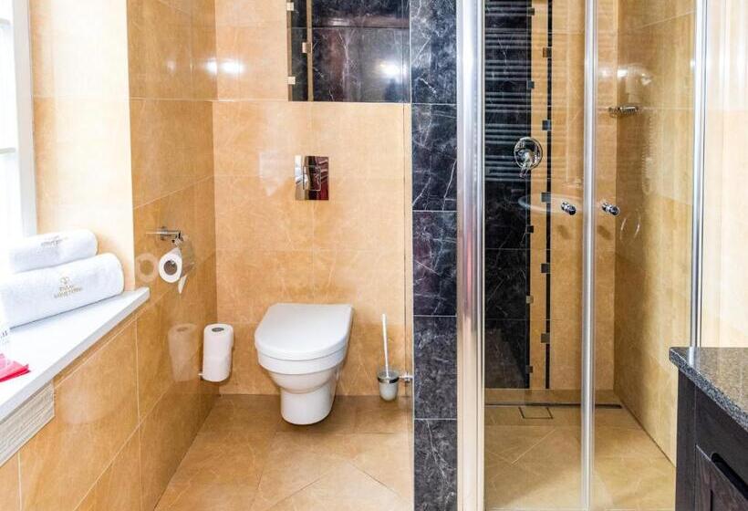 جناح, Pałac Godętowo