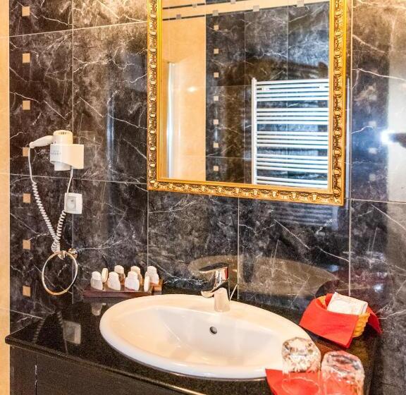 جناح, Pałac Godętowo