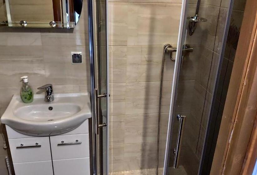 标准间, U Marii & Mariana