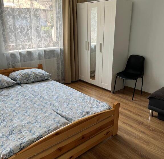 اتاق استاندارد چهار تخته, Dwunastka