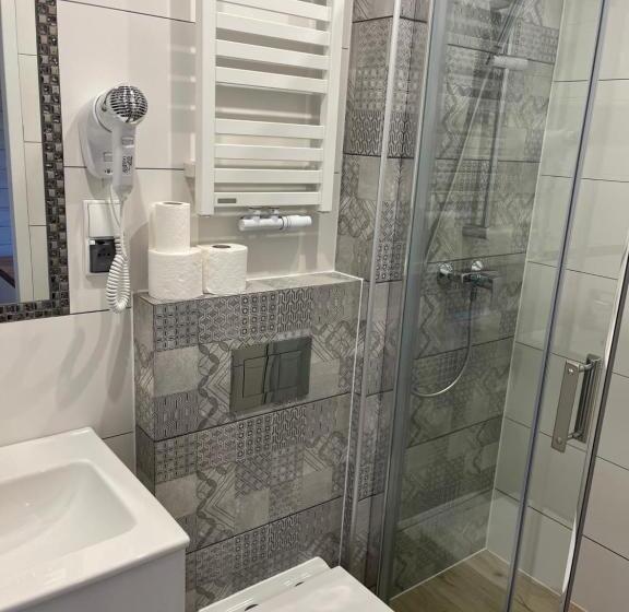 اتاق استاندارد چهار تخته, Dwunastka