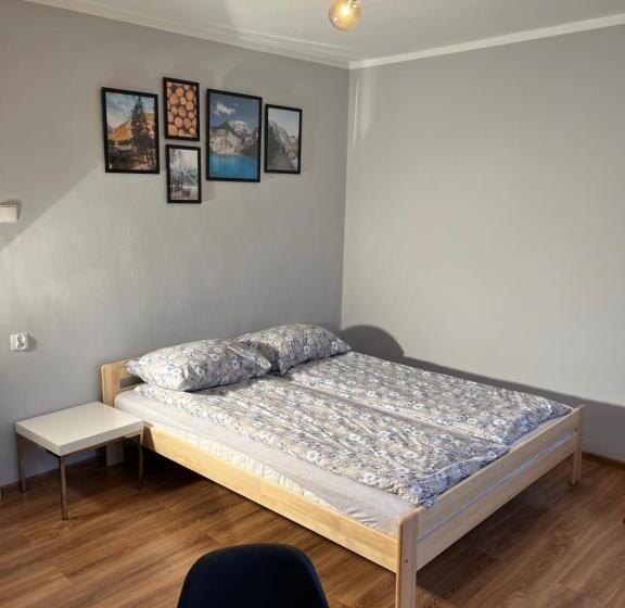 Economy Triple Room, Dwunastka