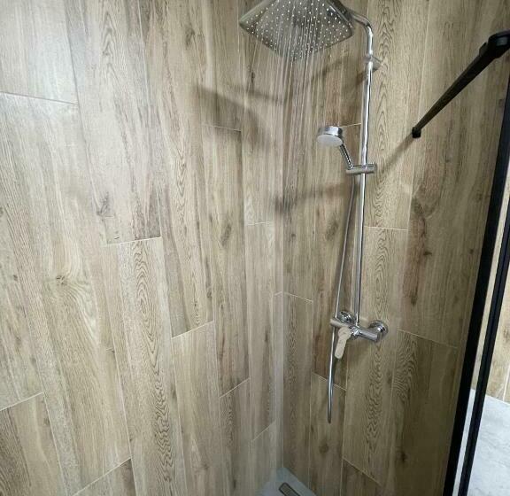 Quarto Deluxe, Między Wodami