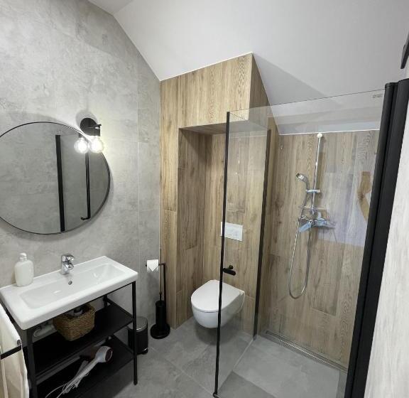 חדר סטנדרט לארבעה, Między Wodami