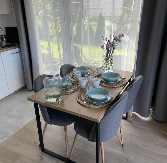 דירת חדר, Między Wodami