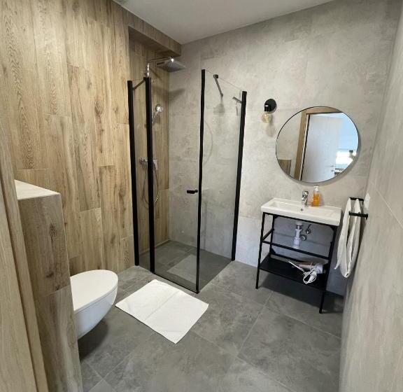 דירת חדר, Między Wodami