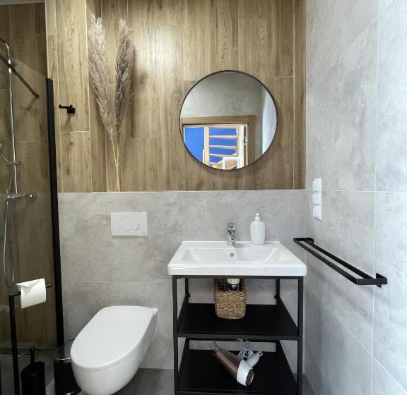 חדר משפתחתי סופריור, Między Wodami