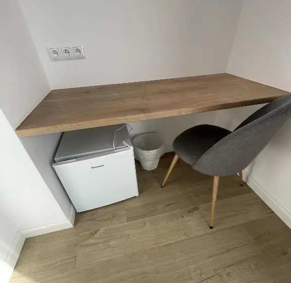 Standard Neljän Hengen Huone Parveke, Między Wodami