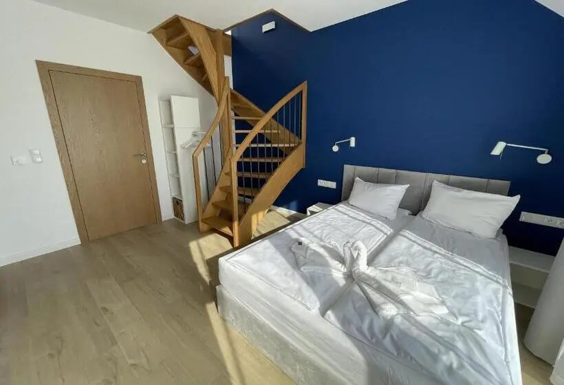 Deluxe Neljän Hengen Huone, Między Wodami