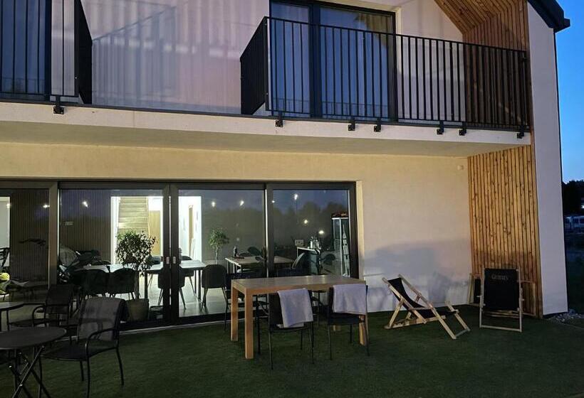 חדר דלוקס לארבעה, Między Wodami