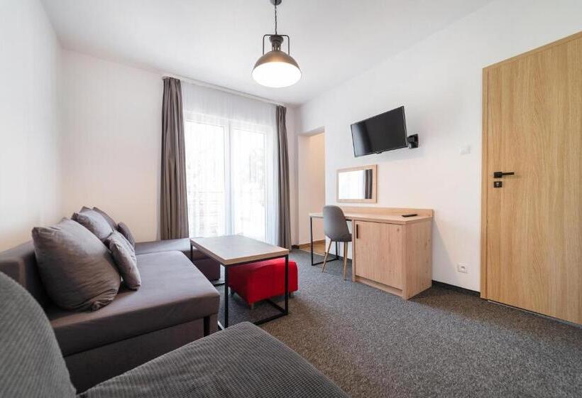 استودیو خانوادگی, Dom Wczasowy Danusia