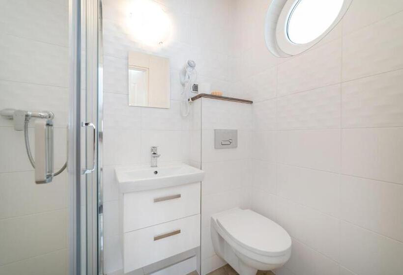 اتاق استاندارد سه نفره, Dom Wczasowy Danusia