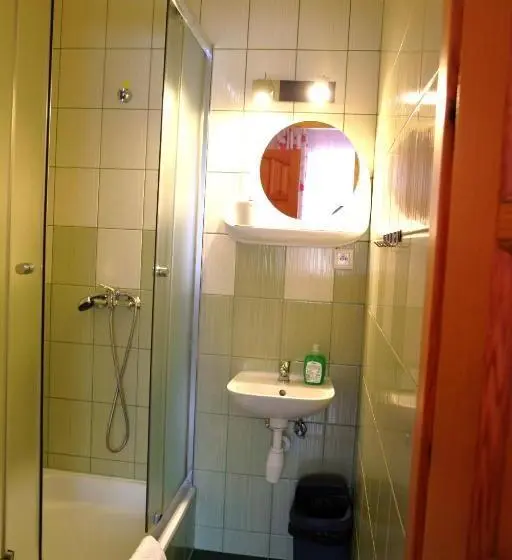 Standard Neljän Hengen Huone, Dom Wczasowy Dunajec