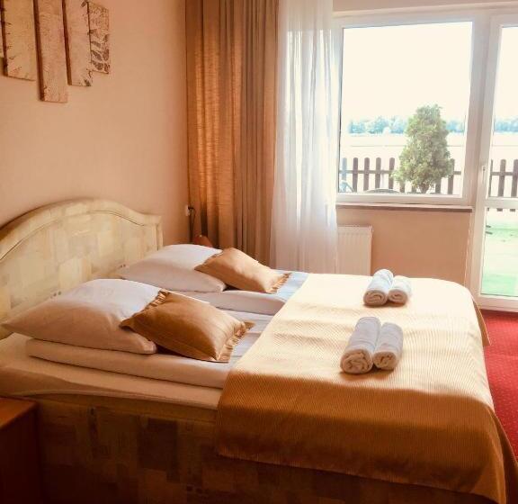 חדר סטנדרט עם מיטת קינג, Neptun