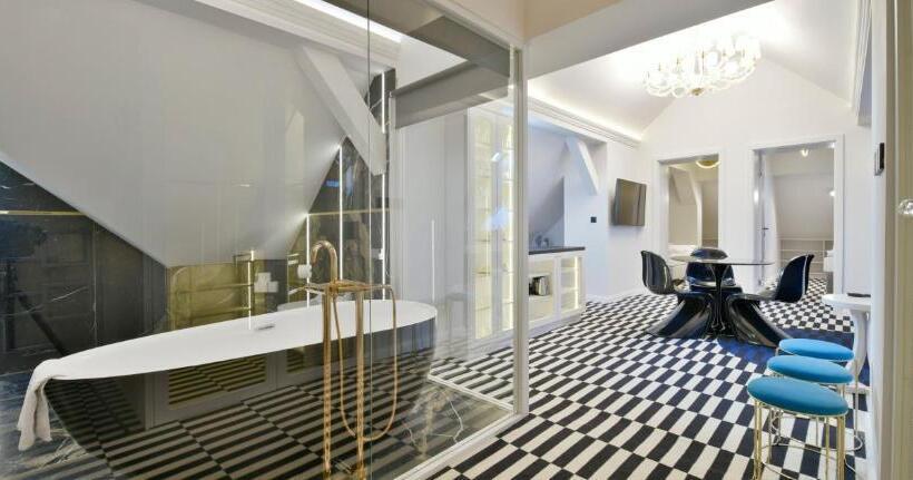 家庭间, Fregata Kołobrzeg