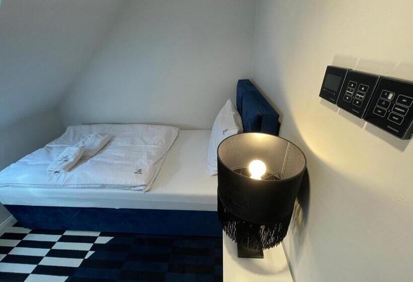 标准单人间, Fregata Kołobrzeg