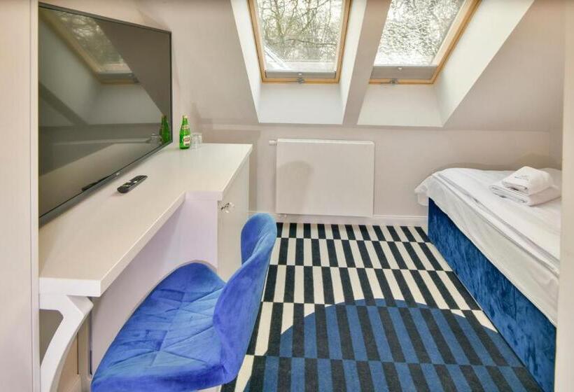 标准单人间, Fregata Kołobrzeg