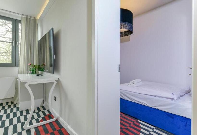 标准三人间, Fregata Kołobrzeg