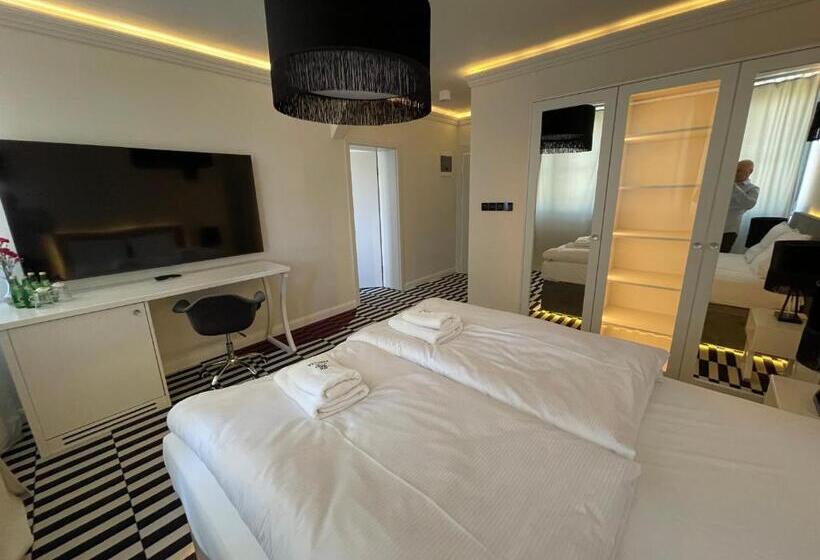 标准三人间, Fregata Kołobrzeg