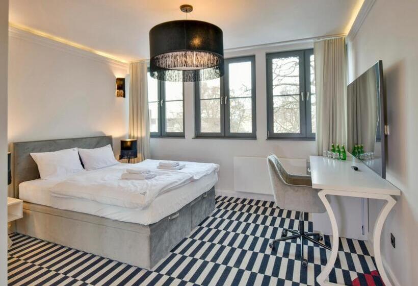 标准三人间, Fregata Kołobrzeg