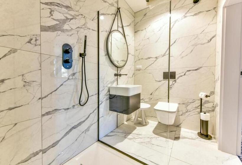 标准三人间, Fregata Kołobrzeg