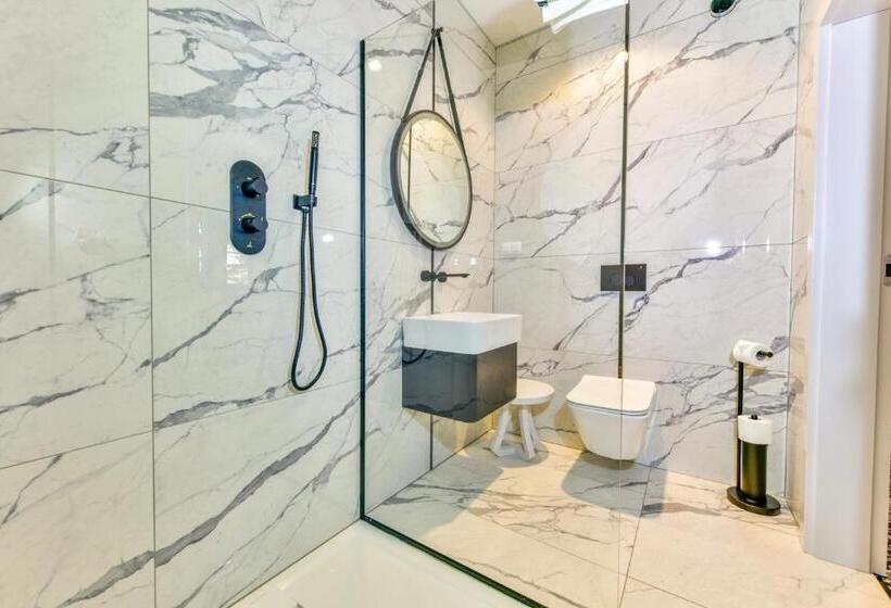 标准三人间, Fregata Kołobrzeg