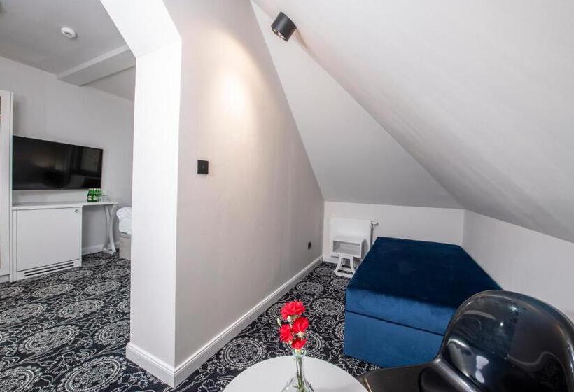 标准三人间, Fregata Kołobrzeg