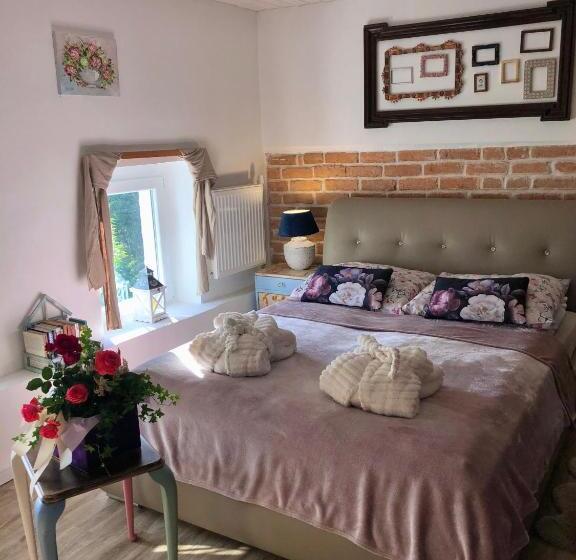 חדר סטנדרט לשלושה, Bonaluti