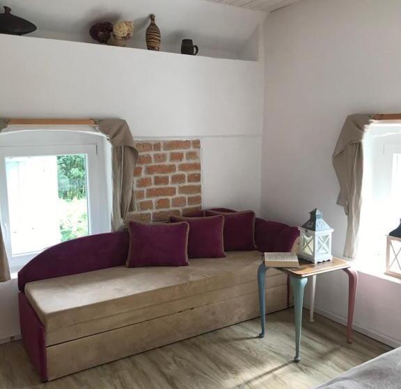 חדר סטנדרט לשלושה, Bonaluti