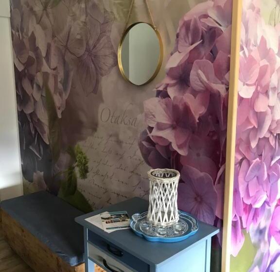 חדר סטנדרט לשלושה, Bonaluti